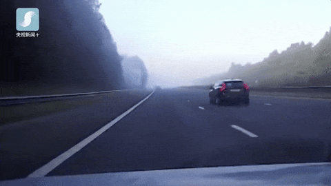 秋冬交通安全指南_出行提示_路面濕滑黏膩能見度驟降