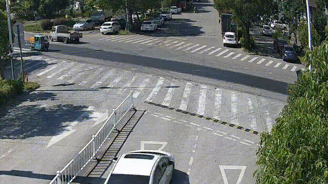 路口讓行.gif